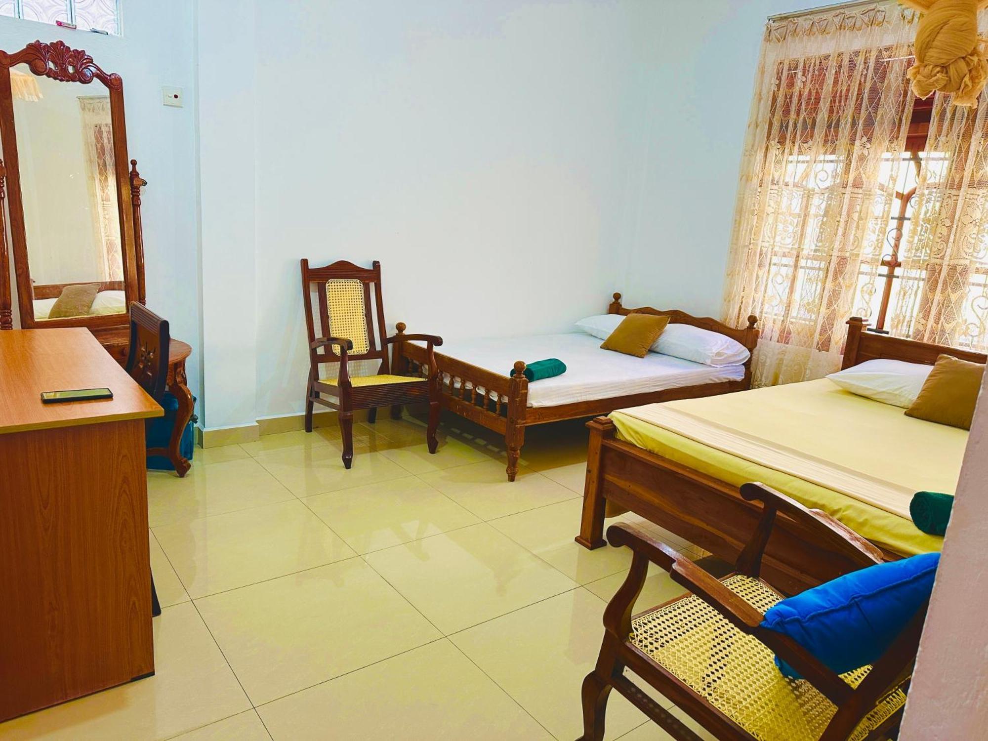 Golden Town Hotel Тангалла Экстерьер фото