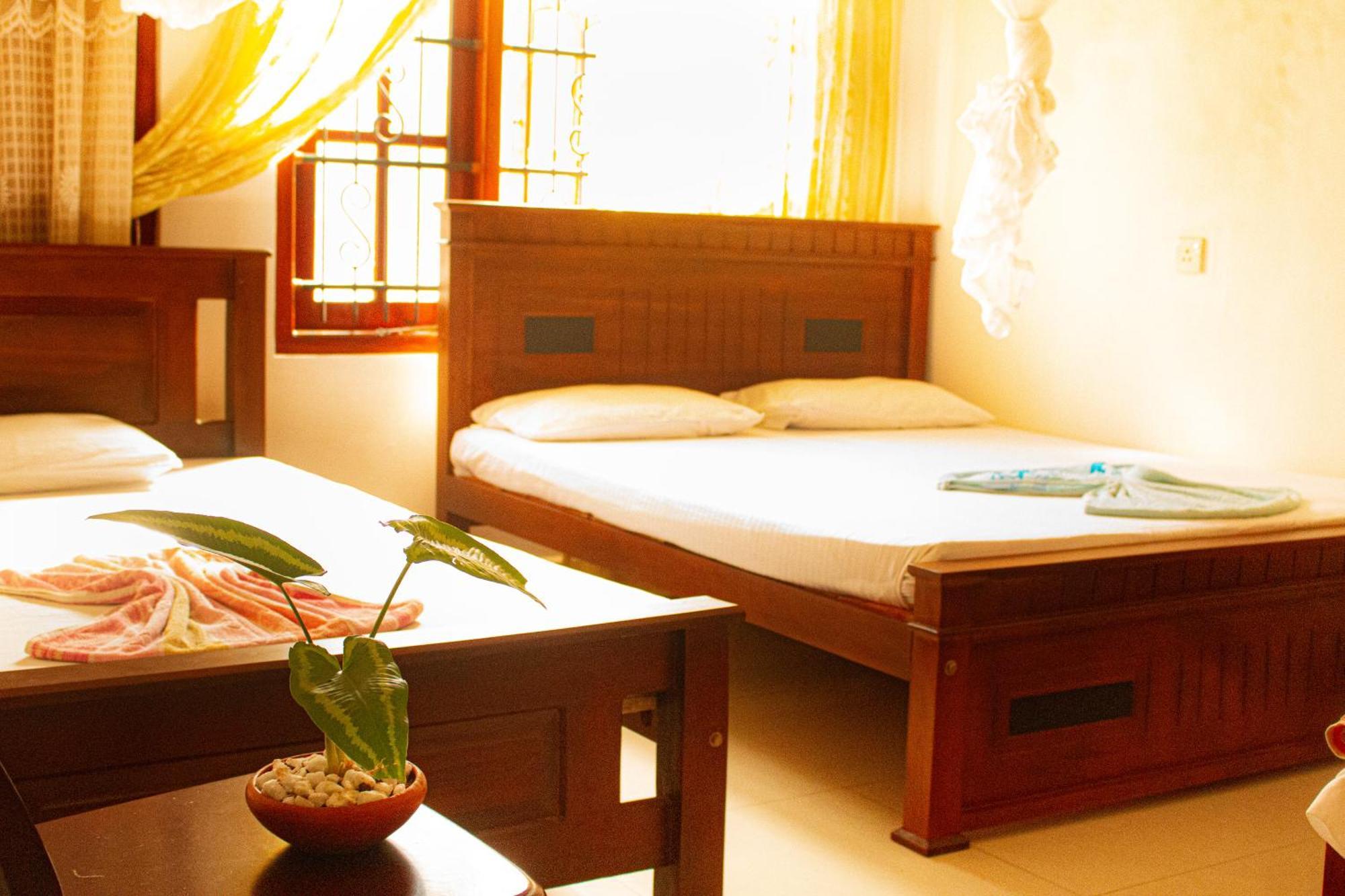 Golden Town Hotel Тангалла Экстерьер фото