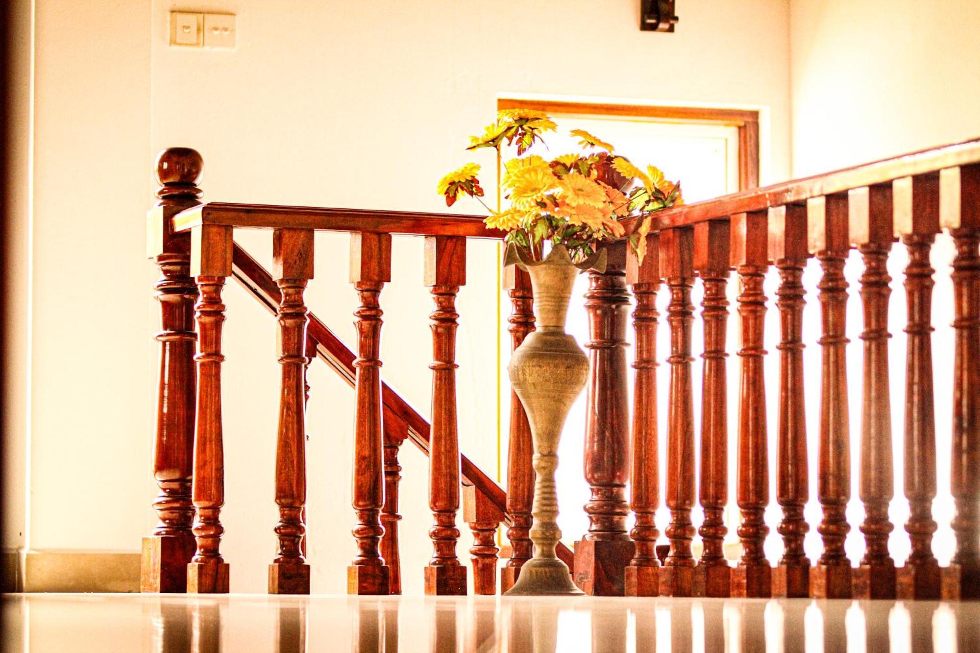 Golden Town Hotel Тангалла Экстерьер фото