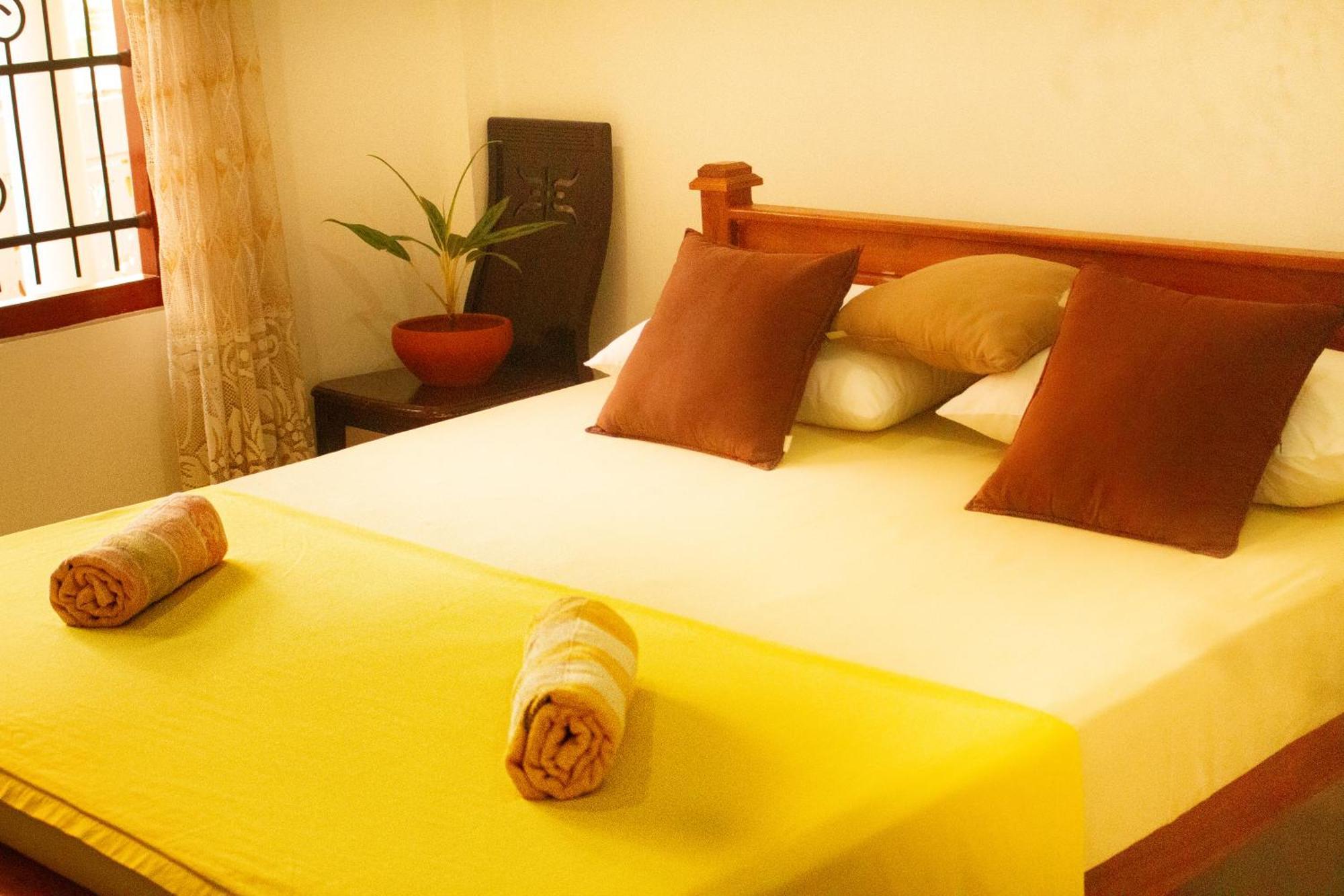 Golden Town Hotel Тангалла Экстерьер фото
