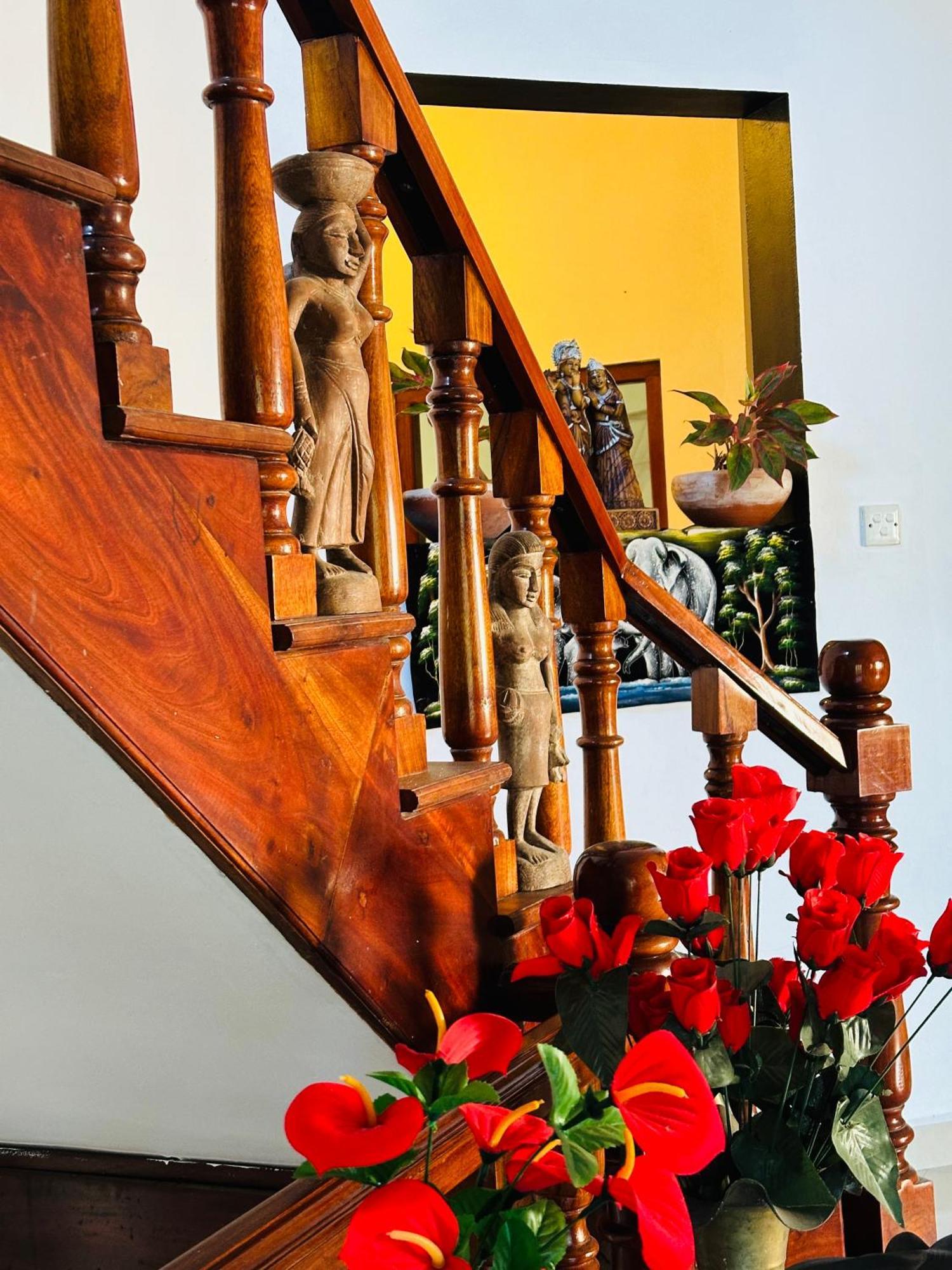 Golden Town Hotel Тангалла Экстерьер фото