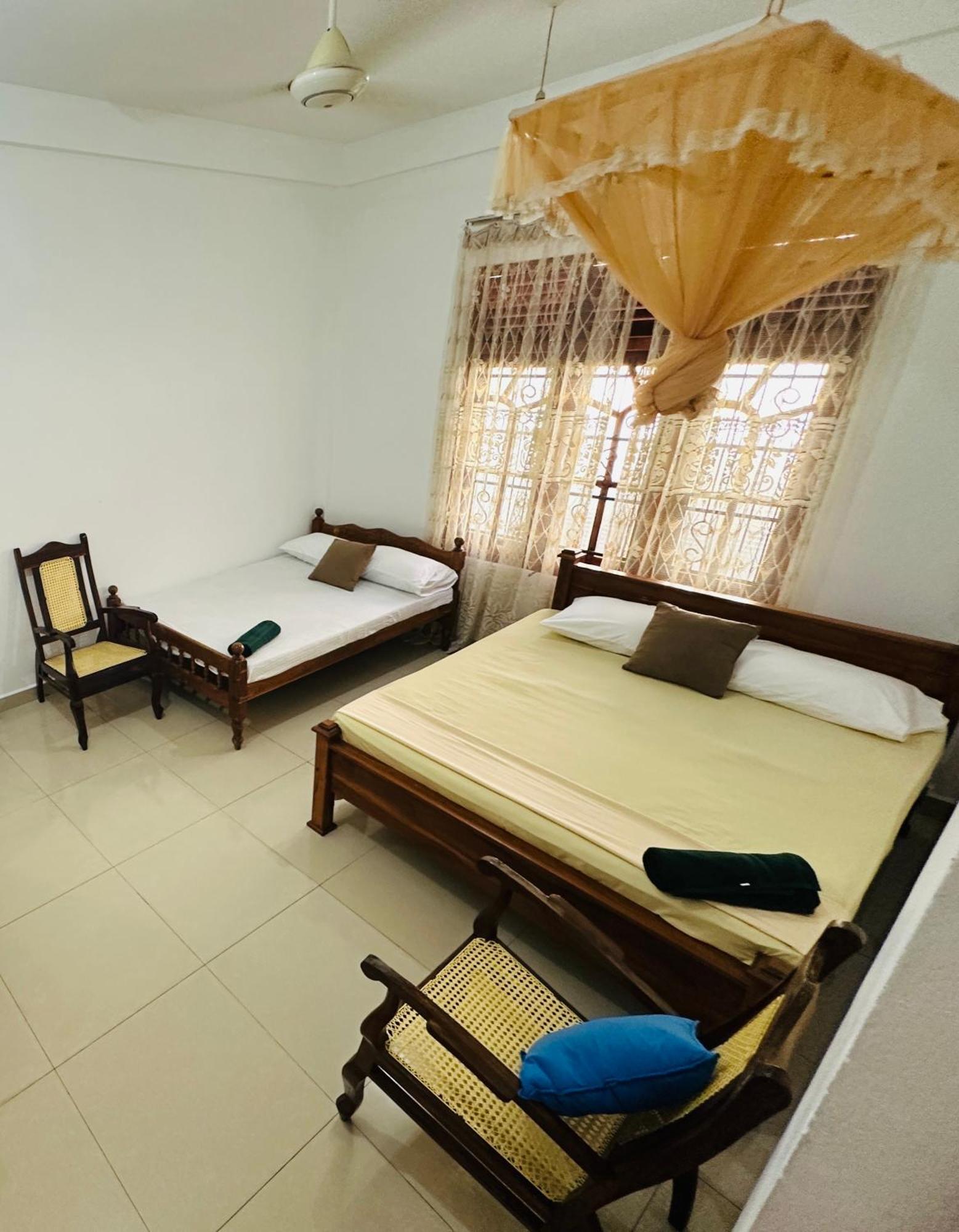 Golden Town Hotel Тангалла Экстерьер фото