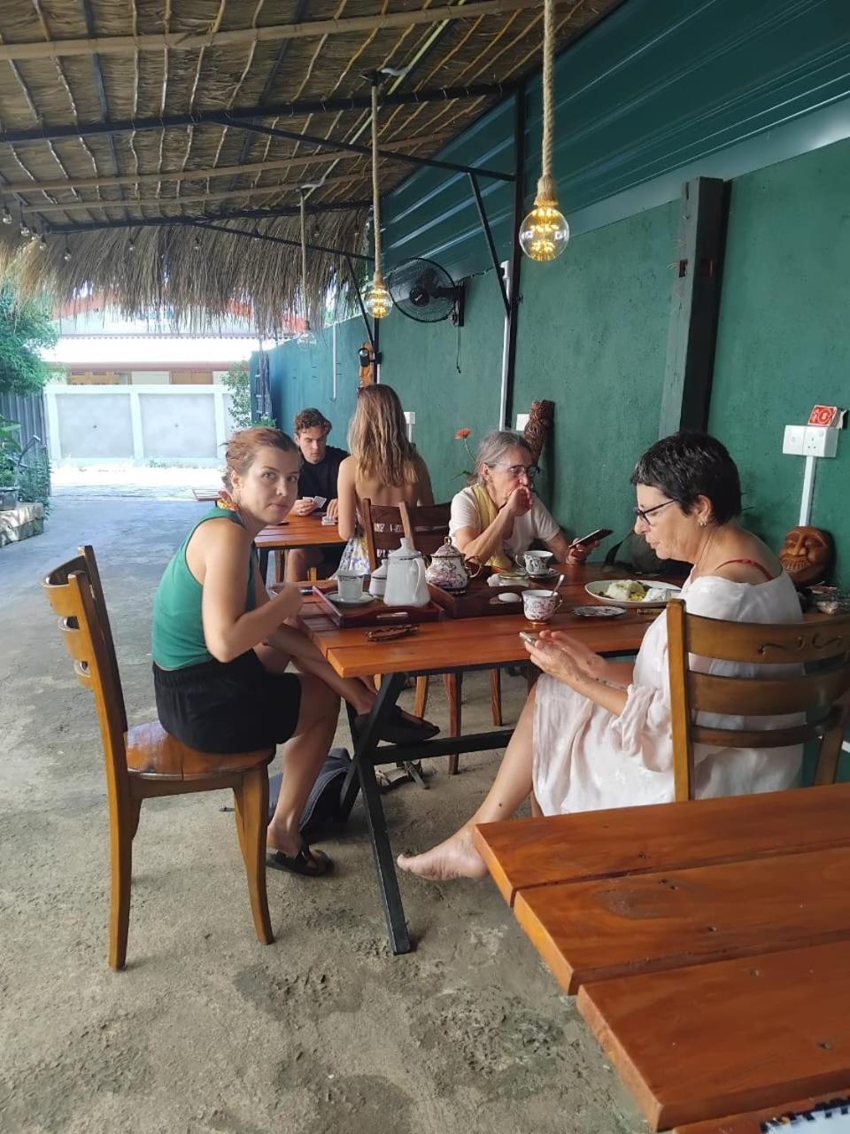 Golden Town Hotel Тангалла Экстерьер фото